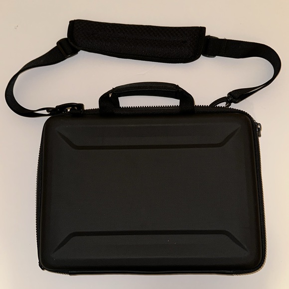 Thule - Gauntlet 4 Attaché Briefcase. - Picture 2 of 8